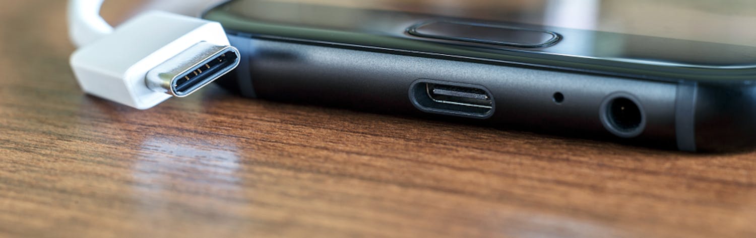 USB-C är standard för de flesta mobiler och andra enheter. USB-C är standard för de flesta mobiler och andra enheter.